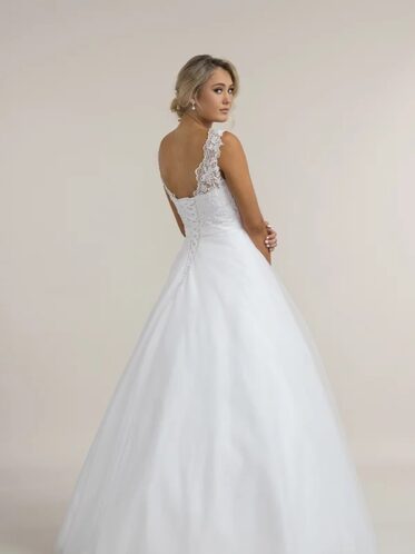 Trainless wedding dress by Leah S Designs Melbourne