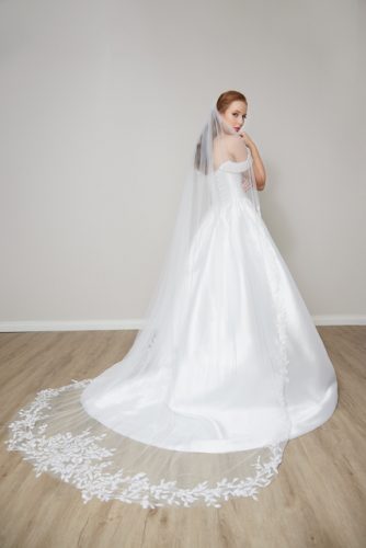 https://www.leahsdesigns.com.au/wp-content/uploads/2023/03/Bridal-veils-with-lace-edge-334x500.jpeg