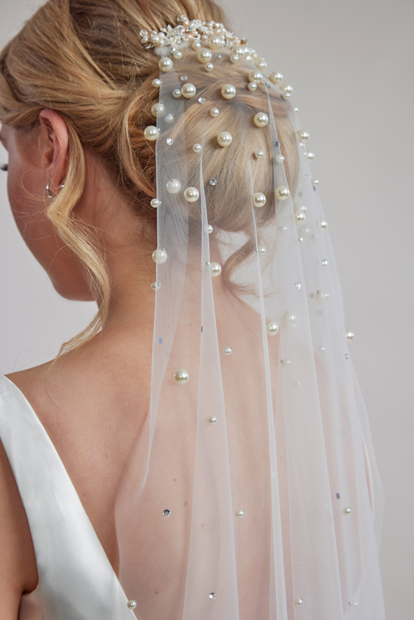 Pearl veil in ivory